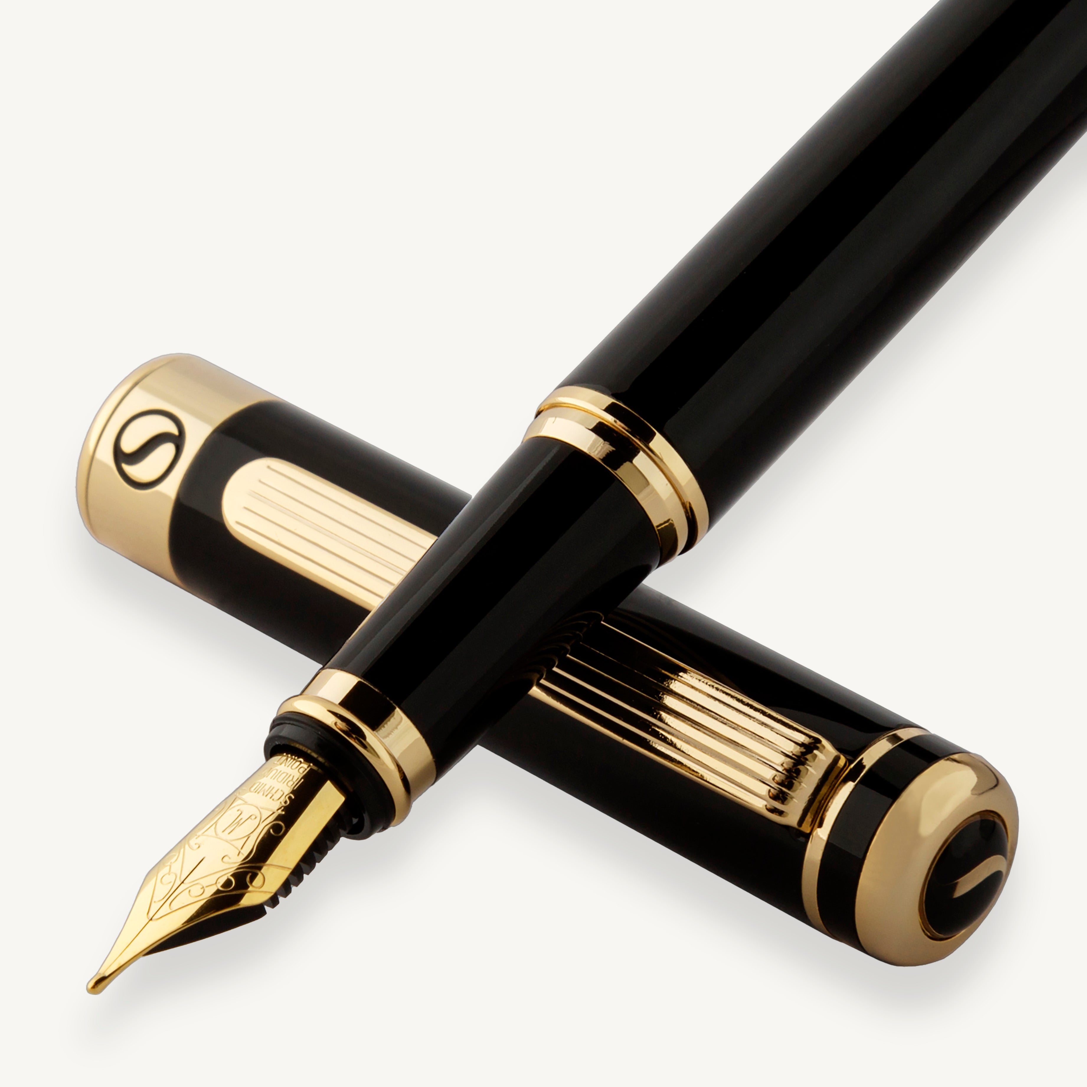 Classic Black Lacquer Fountain Pen - Medium Nib