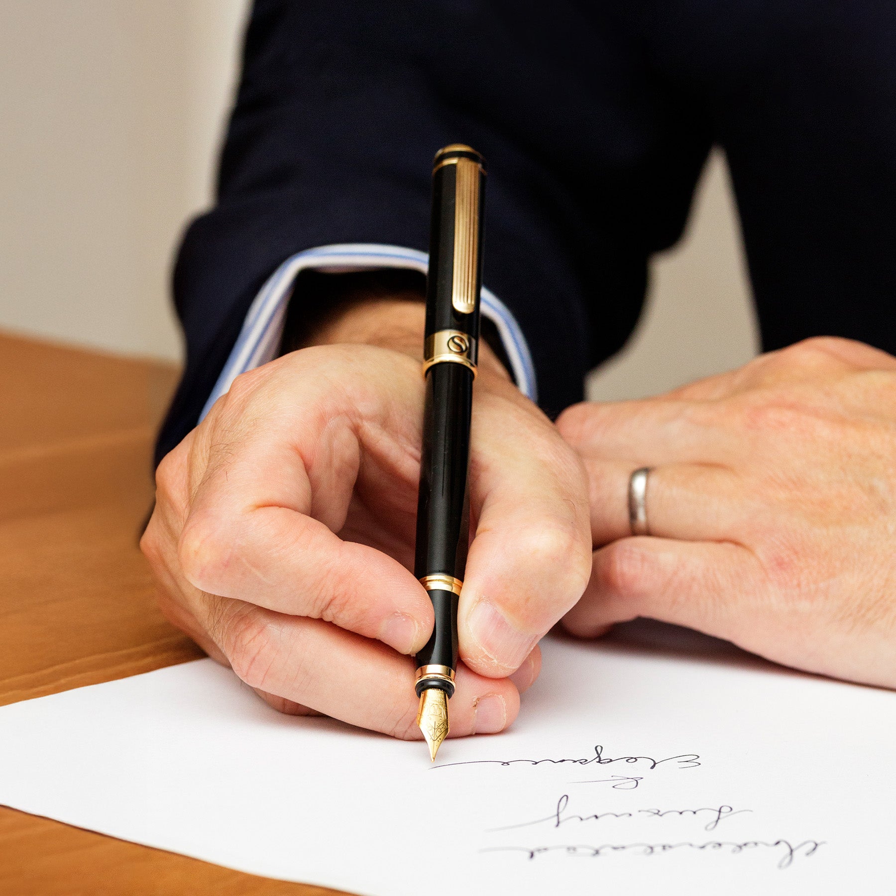 Scriveiner Classic Black Lacquer fountain Pen - Medium Nib